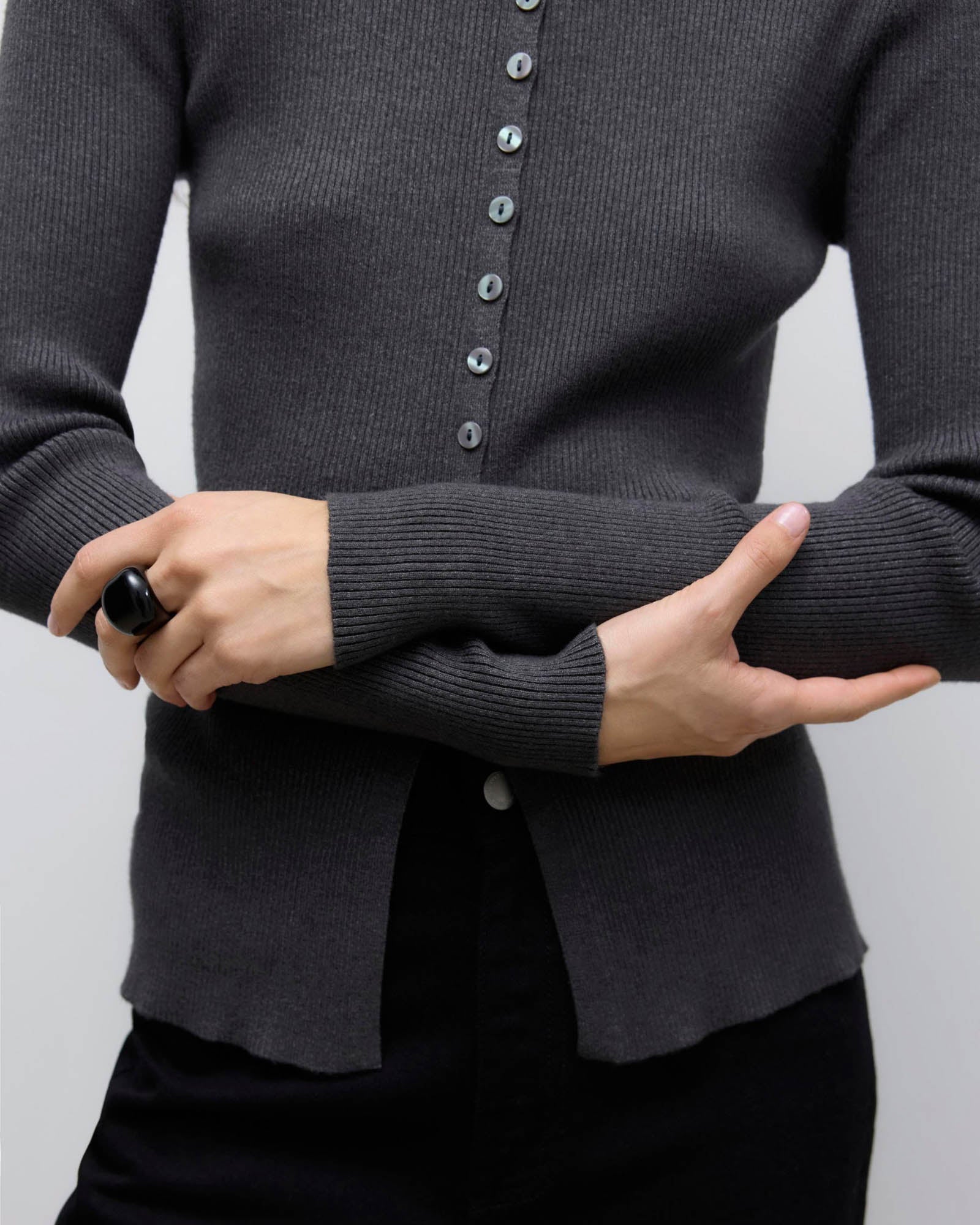 AWUKINO LONG-SLEEVE KNITTED CARDIGAN